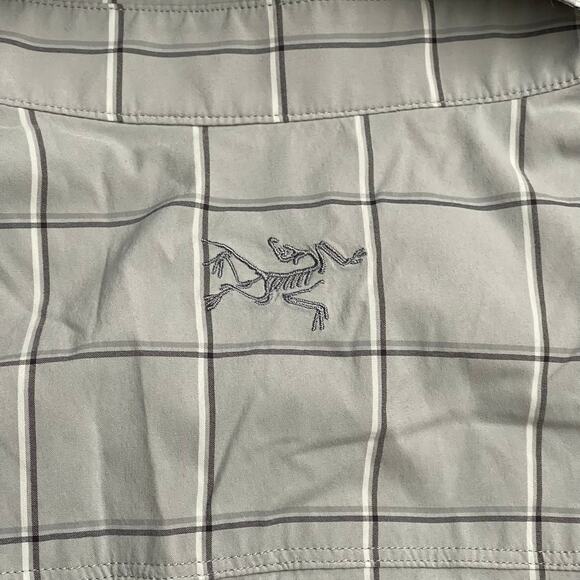 Arc’teryx Men’s XXL Short Sleeve Button Down Hiking Shirt - Picture 2 of 5